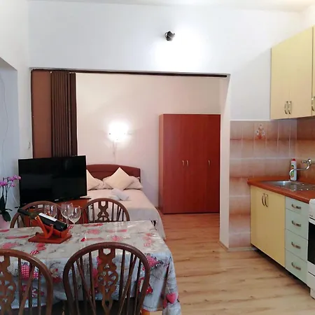 Mit Terrasse Und Parkplatz * Baska (Krk)